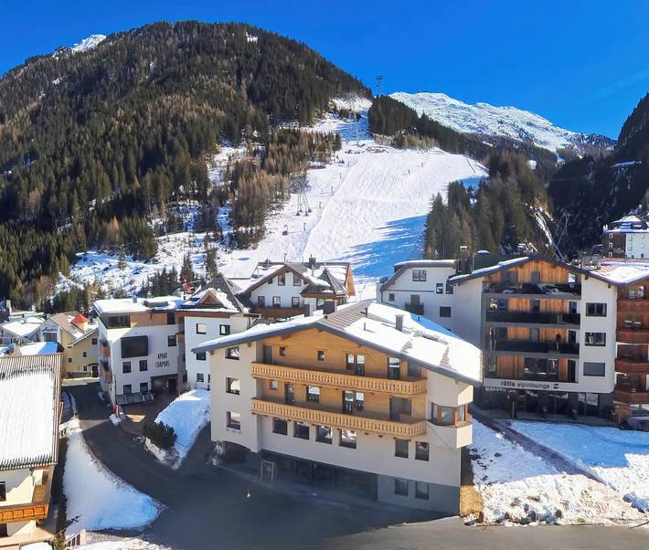 Ganze Ferienwohnung, Dreibettzimmer mit Dusche, Wc in Ischgl, Verwall