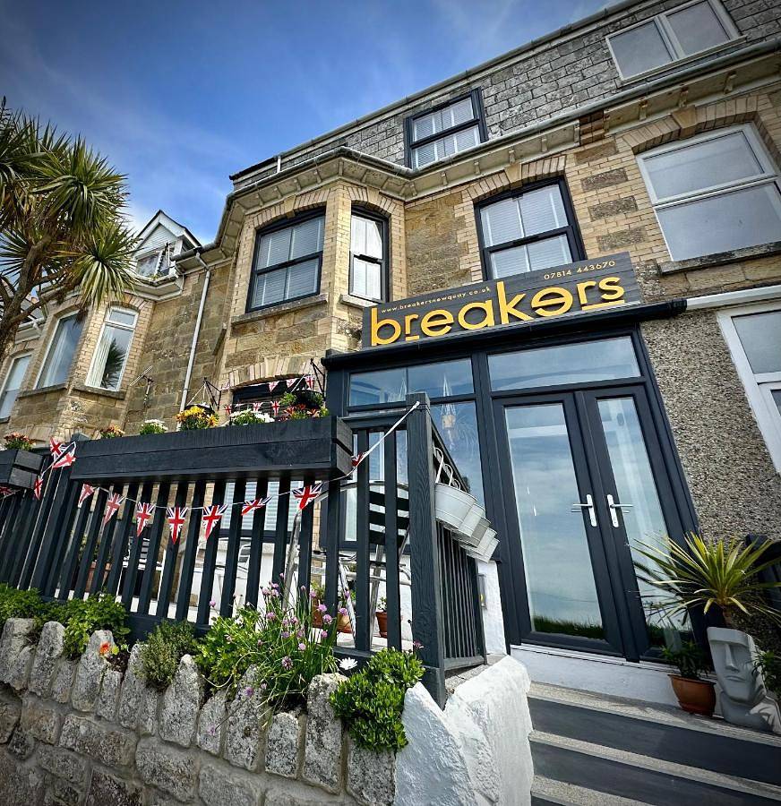 Twin Room Shared Bathroom with Sea View in Newquay, Cornwall