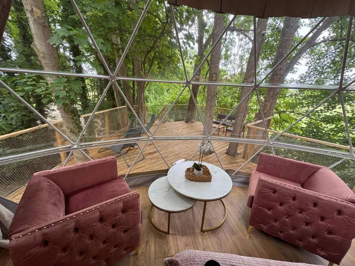 Tente pour 2 personnes, avec jardin ainsi que terrasse et jacuzzi dans l' Eure