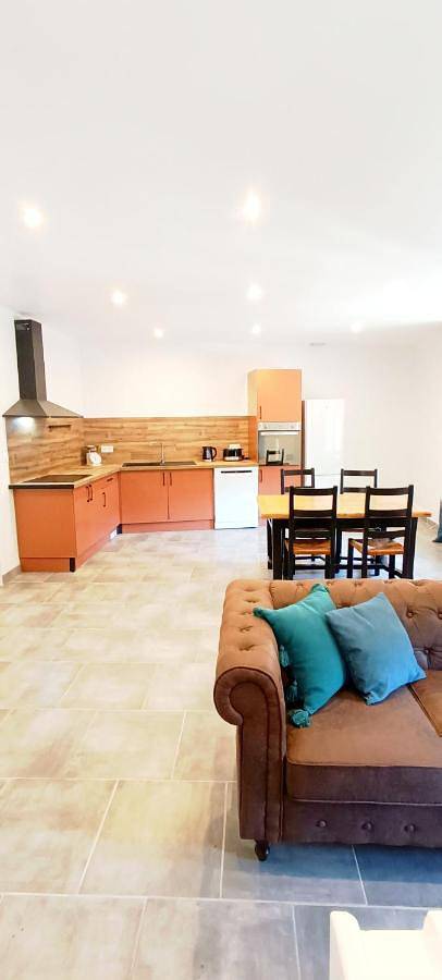 Appartement entier, One-Bedroom Apartment in Le Collet-de-Dèze, Parc national des Cévennes