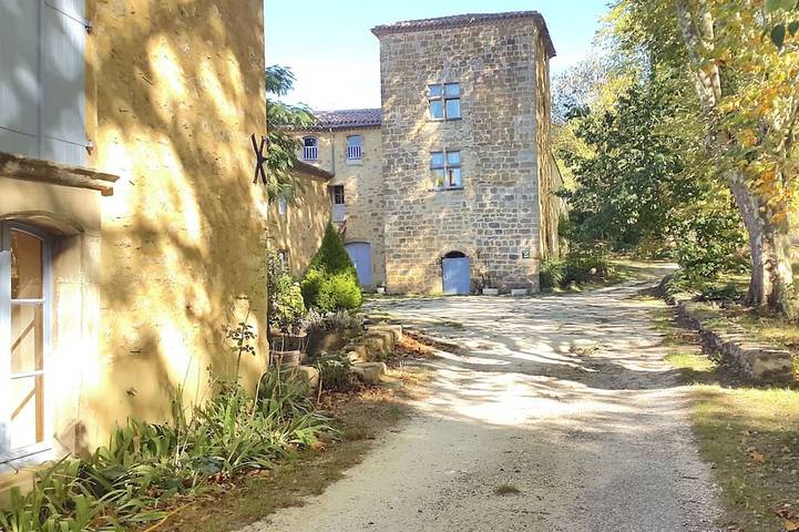 Gîte pour 16 personnes, avec piscine à Luc-sur-Aude