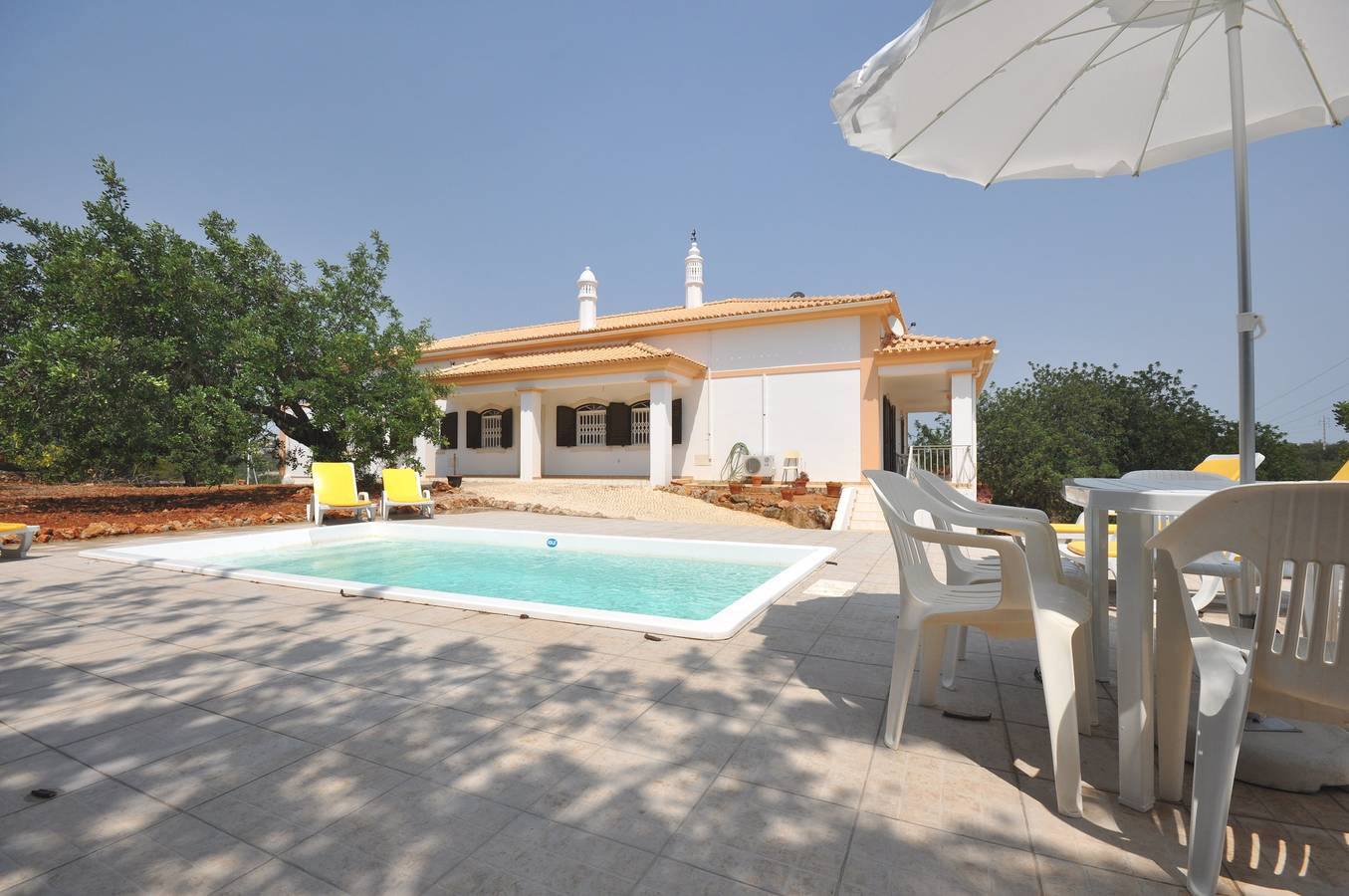 Villa for 6 People in Quarteira, Faro District