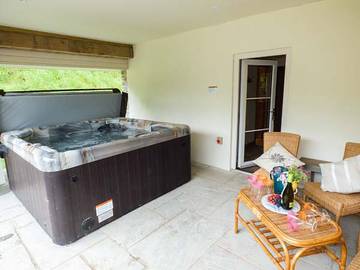 Cottage for 8 People in Powys, Mid-Wales, Photo 1