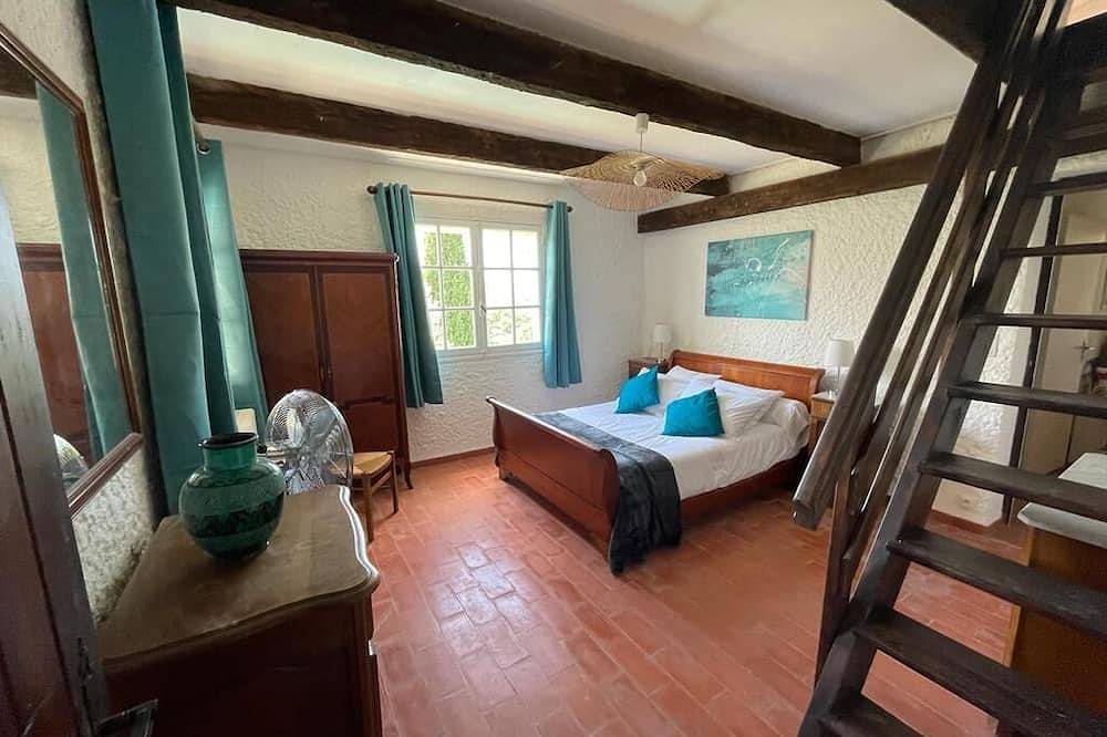 Charmante demeure avec piscine privée dans le sud de la France in Claviers, Région de Draguignan