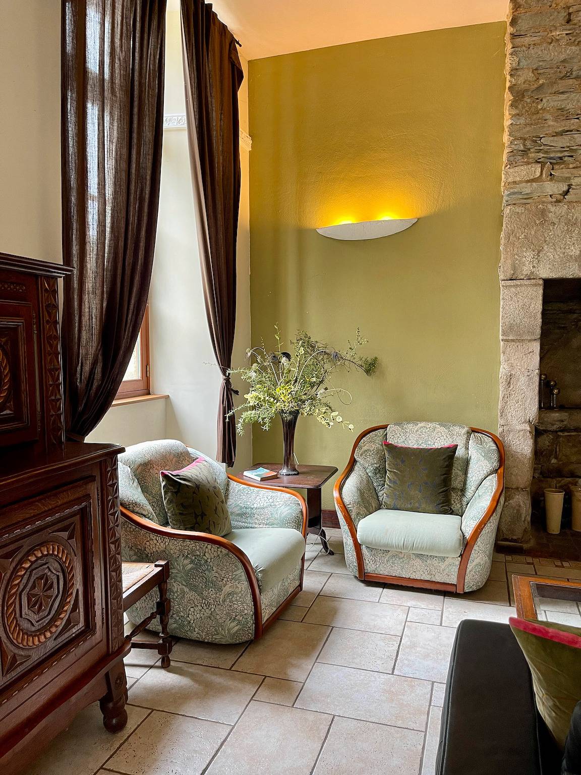 Holiday Home 'Le Crévy - Le Chateau - 8 Pers' with Private Terrace, Shared Garden and Wi-Fi in La Chapelle-Caro, Vannes region
