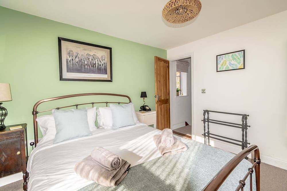 Pet friendly 2 Bed House Titchfield Village Centre in Fareham, Hampshire
