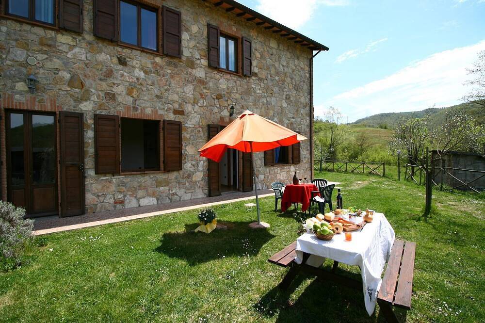 Casale vicino al Lago Trasimeno con piscina in Passignano sul Trasimeno, Lago Trasimeno