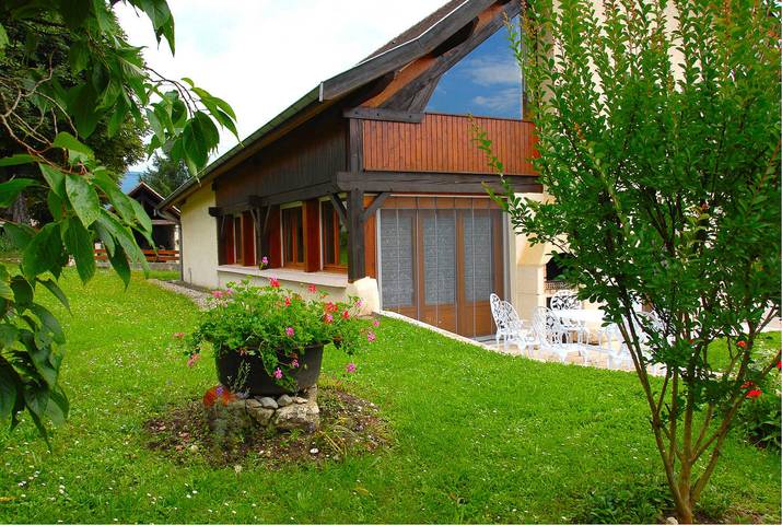 Gîte pour 8 personnes, avec jardin dans l' Isère