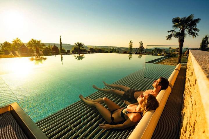 Hotel für 2 Personen, mit Balkon und Whirlpool sowie Terrasse und Garten in Stegersbach
