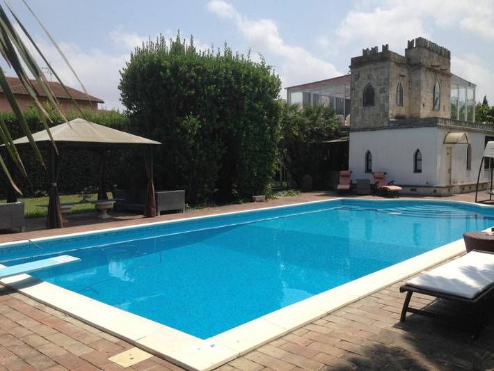 Appartamento per 3 persone, con Giardino e Piscina a Cascina
