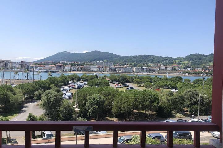 Gîte pour 8 personnes, avec Balcon et Piscine dans Thalassotherapie Serge Blanco Hendaye