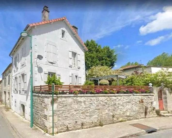 Location de vacances pour 6 personnes, avec Terrasse et Jardin à Montembœuf