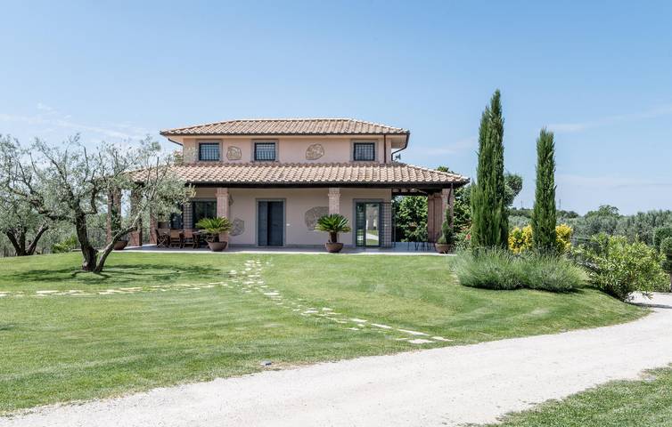 Ferienhaus für 18 Personen, mit Terrasse und Garten sowie Pool