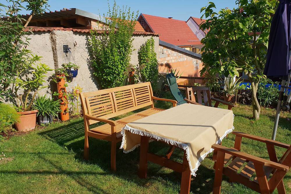 Ganze Wohnung, Gemütliche, geräumige Ferienwohnung in idyllischer Lage in Sprötau, Thüringer Kernland