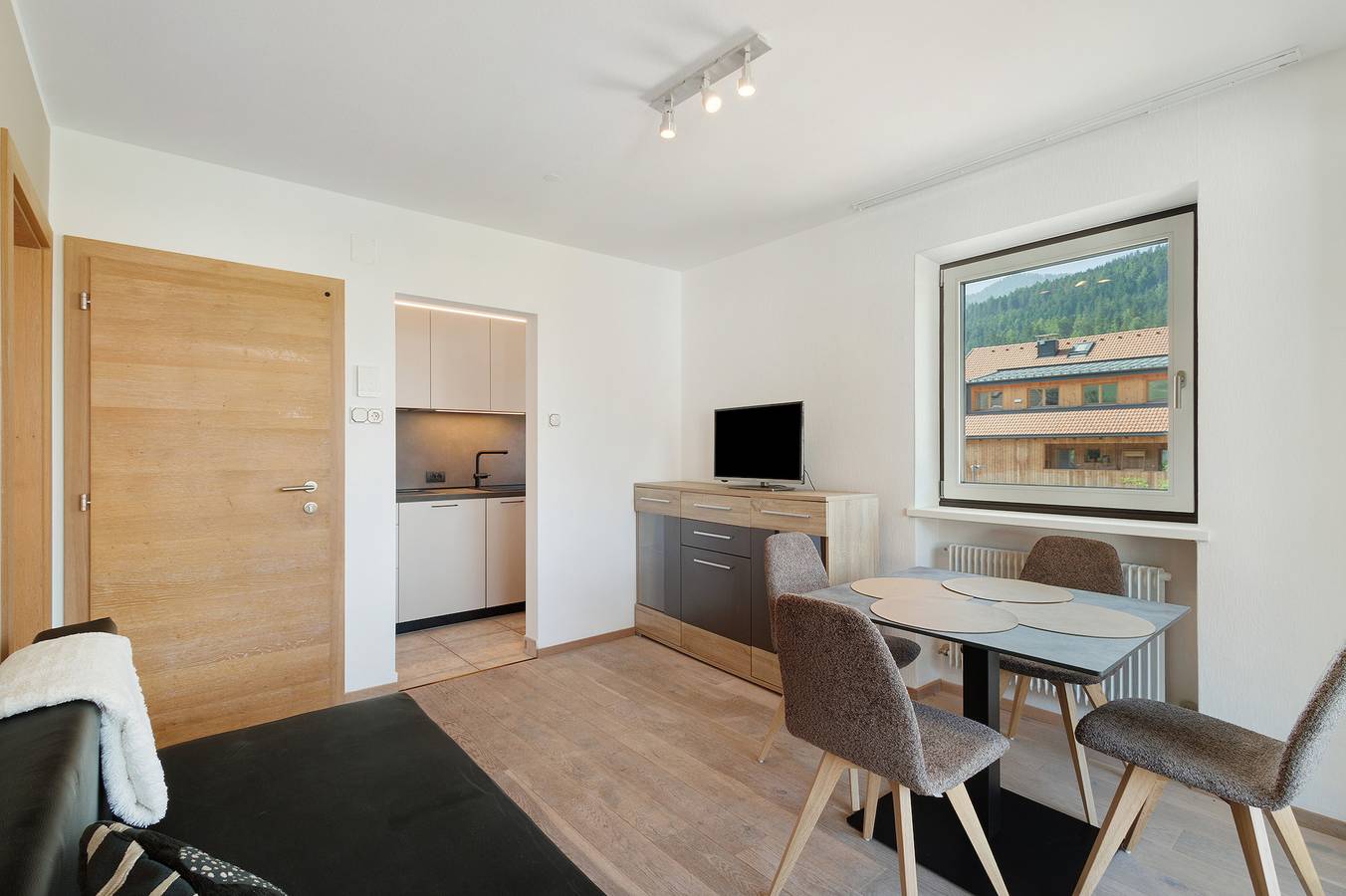 Apartamento entero, Apartamento "Hofer Barbara" con vistas a la montaña, Wi-Fi, balcón y jardín in Lago Braies, Niederdorf