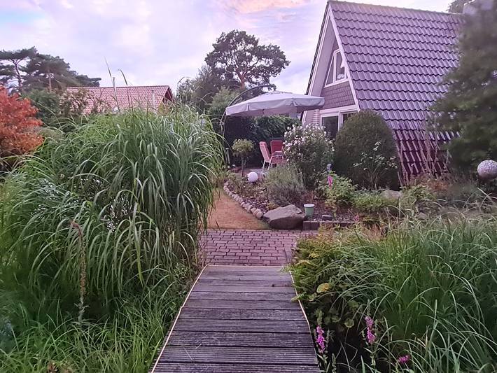 Ferienhaus 'Auszeitoase am Bernsteinsee' mit Seeblick, Terrasse, Whirlpool & Wlan in Wiefelstede, Ammerland