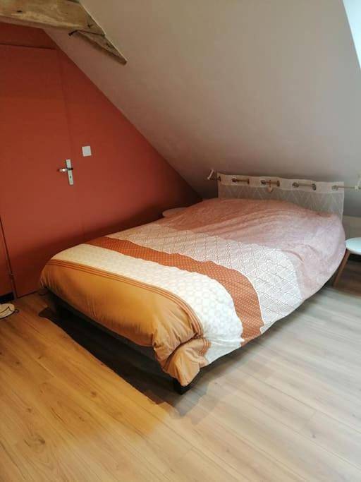 Gîte pour 2 personnes, avec jardin ainsi que balcon et vue à La Ménitré - 2