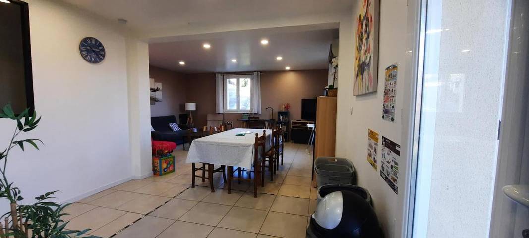 Gîte pour 7 personnes, avec terrasse et jardin à Montmorot - 3