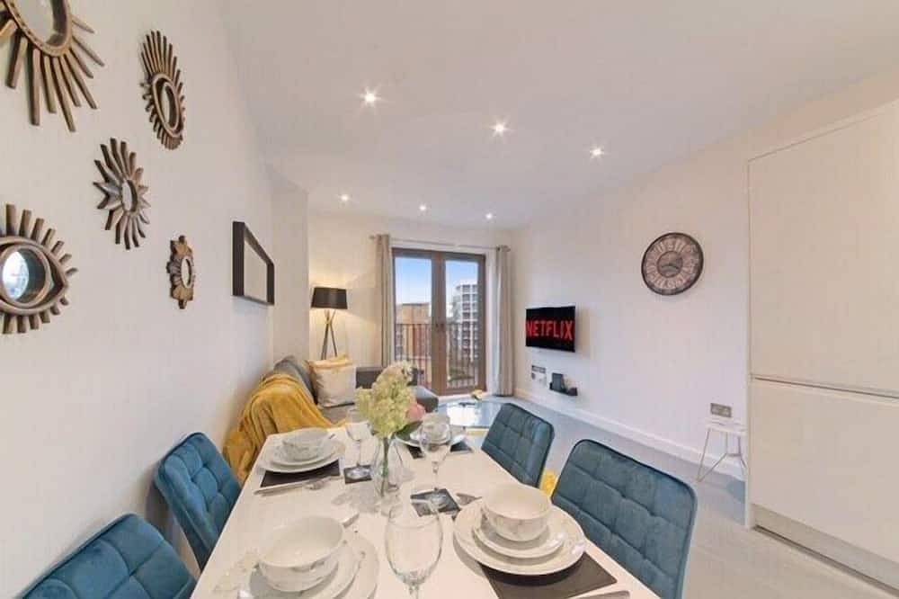 Entire apartment, *Magnificent |Kingbed |Wi-Fi | Short & Long Stays* in Hertfordshire