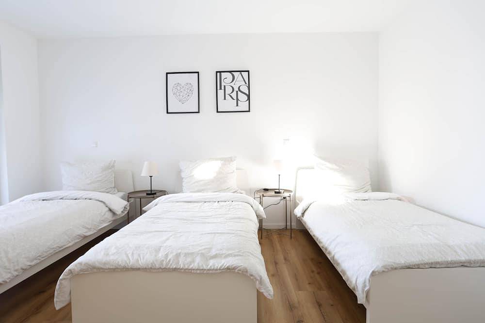 Ganze Wohnung, Apartment \"Paris\" 77m² |Köln|Messe|Phantasialand|Bonn in Phantasialand, Erftstadt