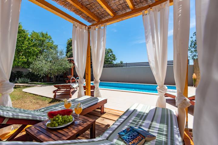 Villa für 8 Personen, mit Terrasse und Pool in Pula - 4