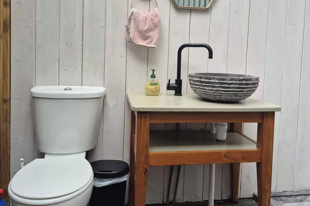 Unique Retreat Sleeps 2 with Hot Tub & Pets Ok in Glenagarriff, County Cork