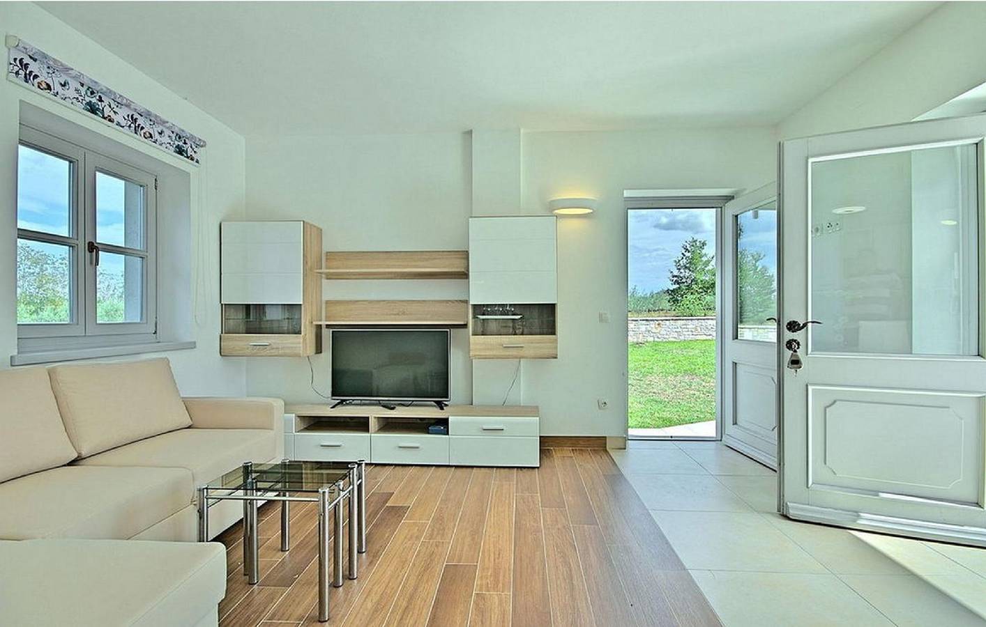Villa with pool for 2 people and large garden in Centraal Istrië