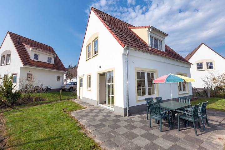 Bungalow für 6 Personen, mit Balkon/Terrasse und Terrasse sowie Garten und Kinderpool
