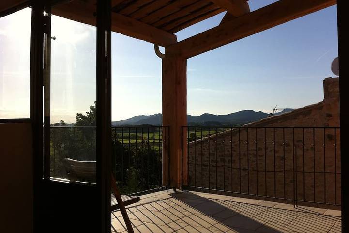 Location de vacances pour 6 personnes, avec balcon, animaux acceptés à Saint-Pierre-de-Vassols