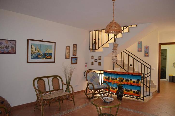 Casa vacanza per 8 persone, con giardino e panorama, adatto a famiglie con bambini in Aspra