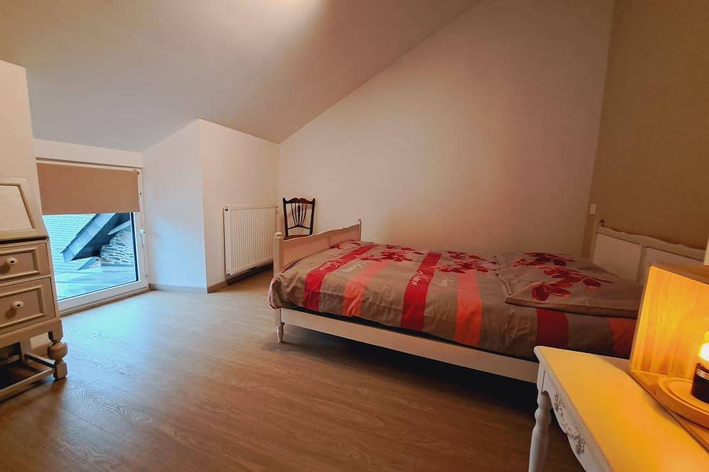 D'un coin à l'autre-Gîte-Familie-Eigenes Badezimmer-Blick auf die Landschaft in Nadrin, Houffalize