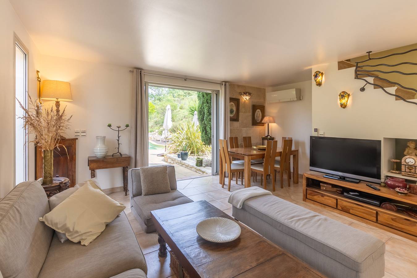 Villa 'Gite' con piscina privata, giardino privato e Wi-Fi in Grospierres, Ardèche