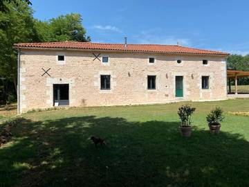 Gîte pour 6 personnes, avec jardin et vue ainsi que vue sur le lac et piscine, animaux acceptés à Saint-Adjutory