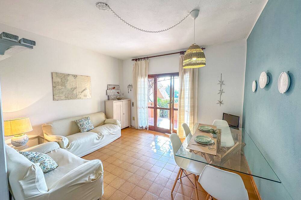 Ganze Wohnung, Schöne Bucht mit weißem Sand und kristallklarem Meer gegenüber der Insel Tavolara in Porto Istana, Gallura