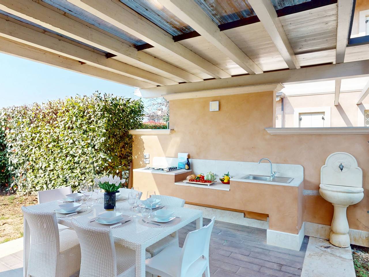 Villa Dolcevita piscina privata by Bookinggardal in Lido di Manerba, Manerba del Garda