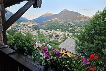 Gîte pour 8 personnes, avec jardin et balcon à Puy-Saint-Pierre