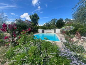 Gîte pour 6 personnes, avec vue ainsi que piscine et jardin, animaux acceptés à Marquay