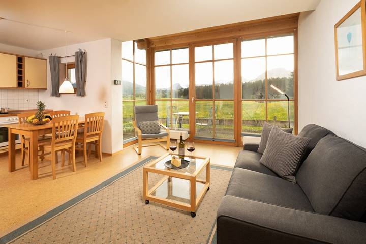 Ferienwohnung für 2 Personen, mit Terrasse und Garten sowie Ausblick und Pool, kinderfreundlich in Rubi