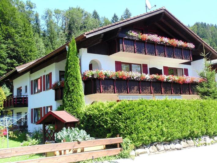 Ferienwohnung für 4 Personen, mit Ausblick und Balkon, kinderfreundlich in Tiefenbach (Oberstdorf) - 2