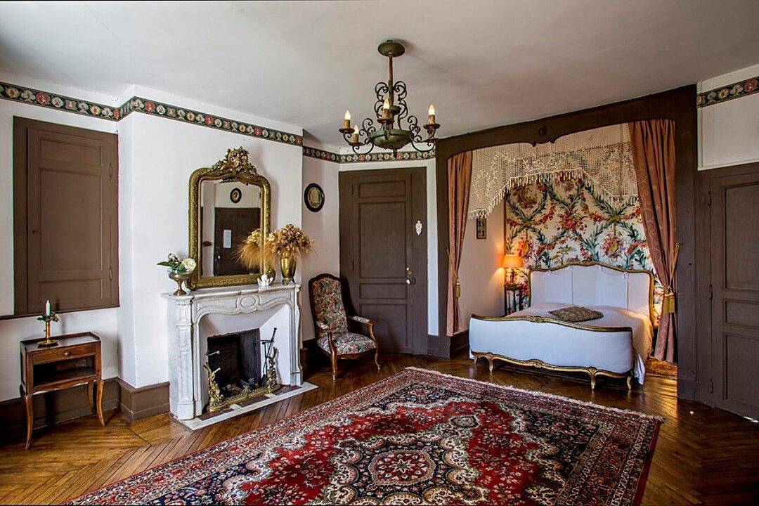 Château de Courbelimagne - Suite (2 pièces + tour + tourelle + boudoir) in Raulhac, Région d'Aurillac