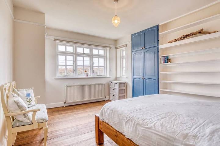 Spacious 5-bedroom home with cinema room, Aga kitchen & forest walks in East Boldre, Hampshire