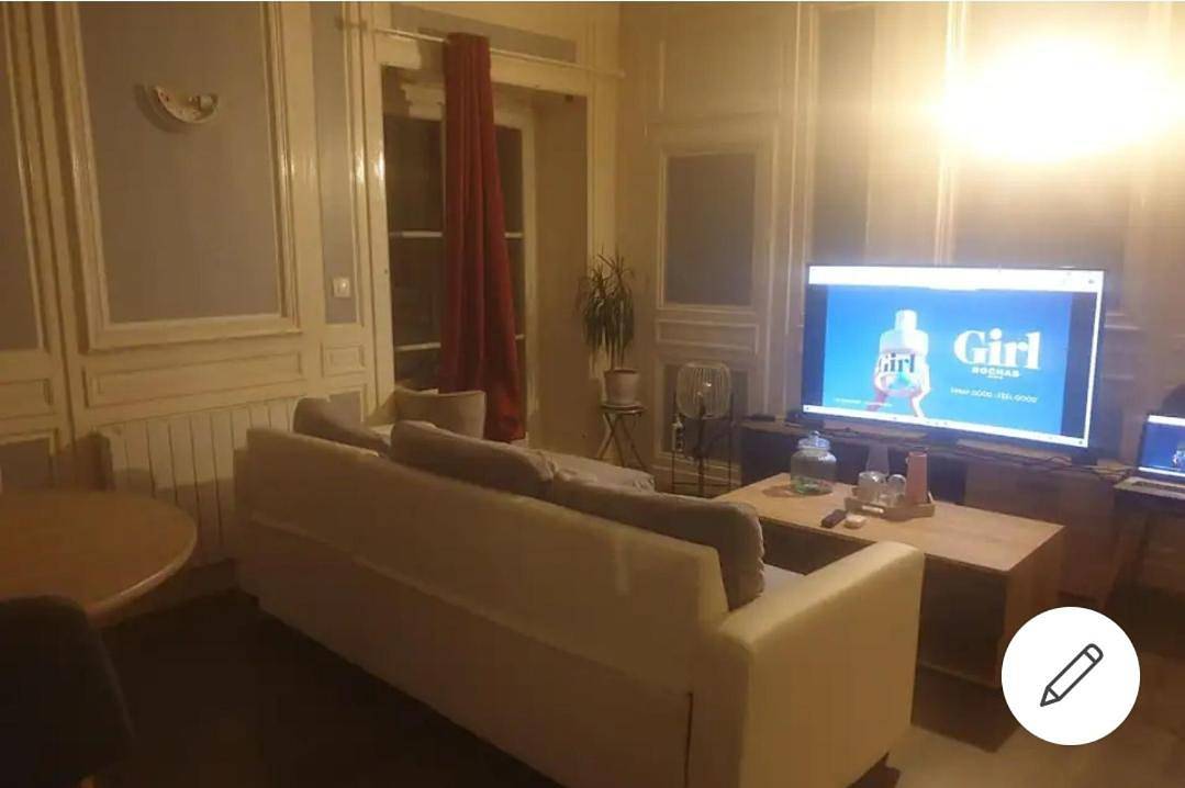 Appartement entier, One-Bedroom Apartment in Pont-Audemer, Région de Bernay