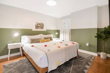 Vacation Rental for 8 Guests in North Bay Village, Florida, Picture 3