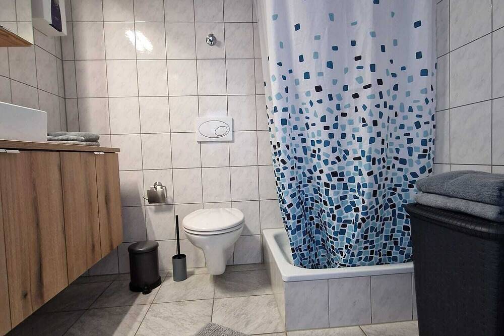 Ganze Wohnung, Gemütliches, neues Appartement mit Küche und Bad (Nr. 1) - Frei Parken in Euskirchen, Rheinland