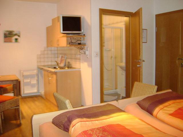 Weingut Zur Schlafmütze Fam. Parth - Doppelzimmer mit Balkon Heakroza in Gemeinde Herrnbaumgarten, Weinviertel