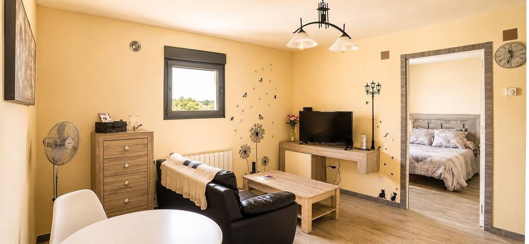 Entire apartment, Apartment 'El Guardaviñas Periquita' with Mountain View, Shared Terrace and Wi-Fi in Ábalos, La Rioja Province