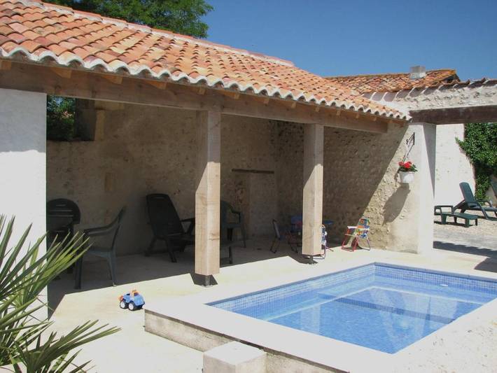 Location de vacances pour 4 personnes, avec jardin ainsi que piscine et vue, animaux acceptés à Salles-Lavalette - 2