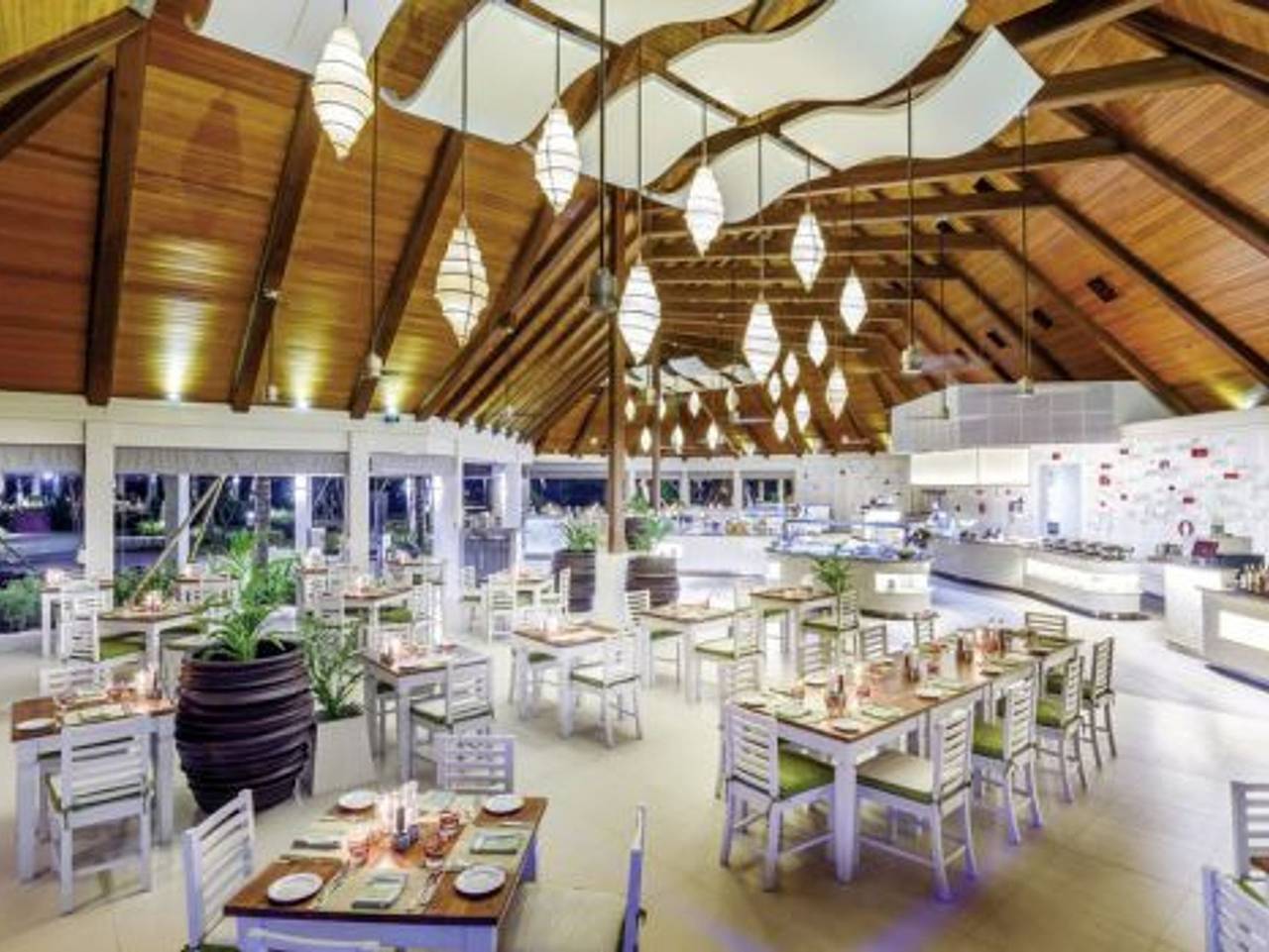 Kurumba Maldives - Deluxe Bungalow in Medhu-Uthuru Province