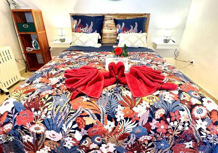 Location de vacances pour 2 personnes, avec jardin ainsi que jacuzzi et terrasse dans Les Makes - 3