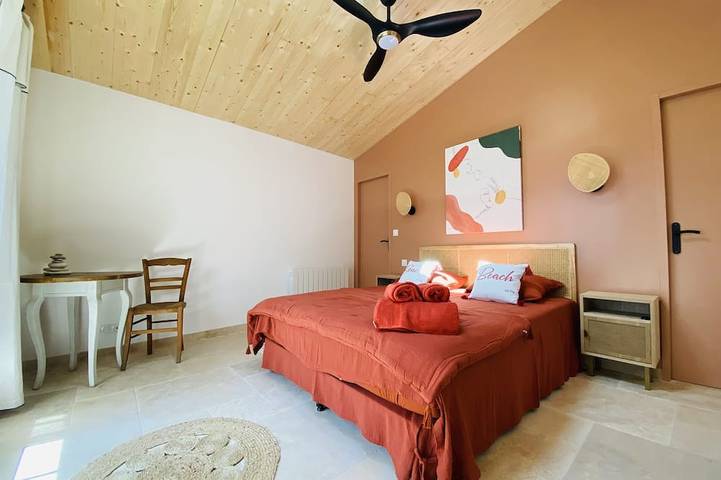 Location de vacances pour 10 personnes, avec jardin et terrasse dans Plage des Gollandieres (Le Bois-Plage-en-Re) - 2